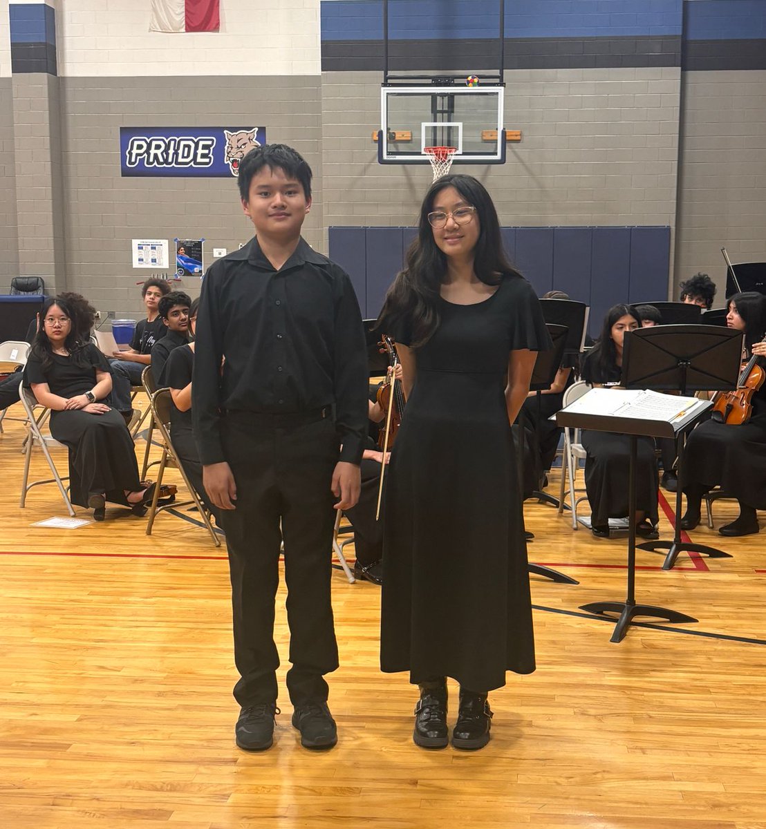 CreekValleyMS's tweet photo. What a wonderful night celebrating beautiful orchestra music and honoring so many deserving students with awards, plaques, and medals! Huge congratulations to our incredible students and to Ms. Kong for their dedication, passion, and hard work! ๐ป๐
#prideinside https://t.co/5QeoZxYhjK