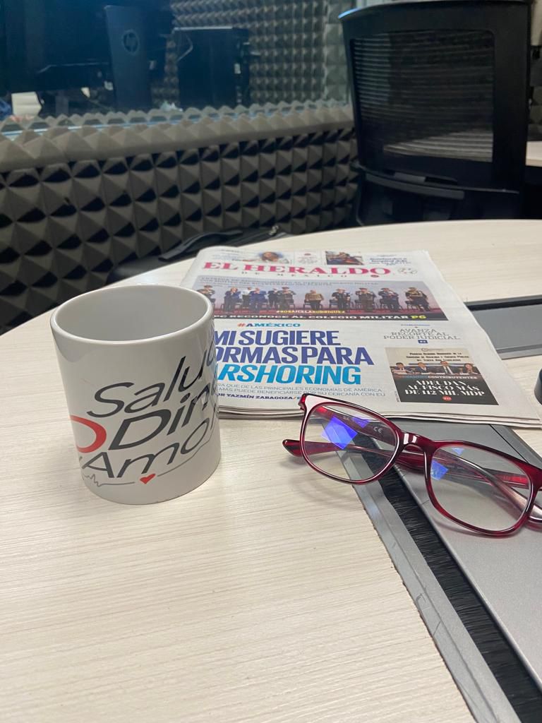 SDyFinanzas's tweet photo. EL CRÉDITO Y LOS RETOS DE FRENTE A LA DESACELERACIÓN ECONÓMICA, INCLUSO ANTE LA INSEGURIDAD. Acompáñanos 9 p. m. @SDyFinanzas @heraldoradio_ @rominarr @MarielenaVega.

👉 https://t.co/69EGlWlIN2  👈

#CapacidadDePago #CréditosMX #Hipotecario
#FinanzasPersonales #EconomíaMX #PlaneaciónFinanciera
#985FM #SDyAmor #HeraldoRadio
#AdolfoRuiz
#985FMEnTuRadio