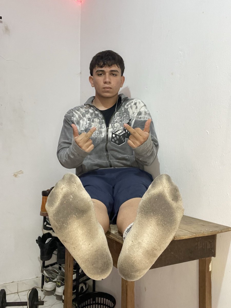 FimdonSize's tweet photo. Inhale that pipette &amp; sniff in those sweaty and dirty socks 🧦😈

Online all night 🤴🏻💸 
#Findom #Cashmaster #ATM #Drains https://t.co/Q2QyBiOqAV