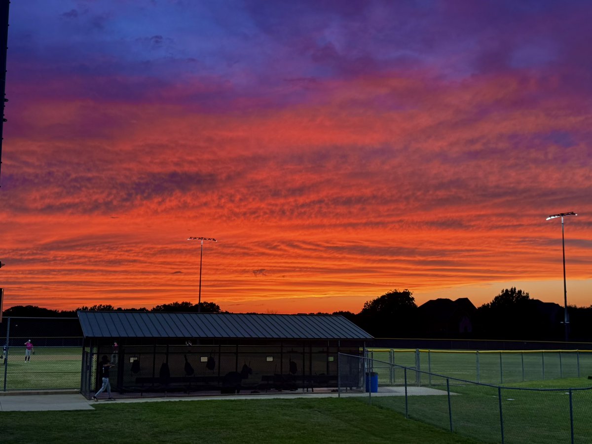 TheWXStore's tweet photo. Beautiful sunset in North Texas!  #txwx #sunset https://t.co/MXyrvkRY8l