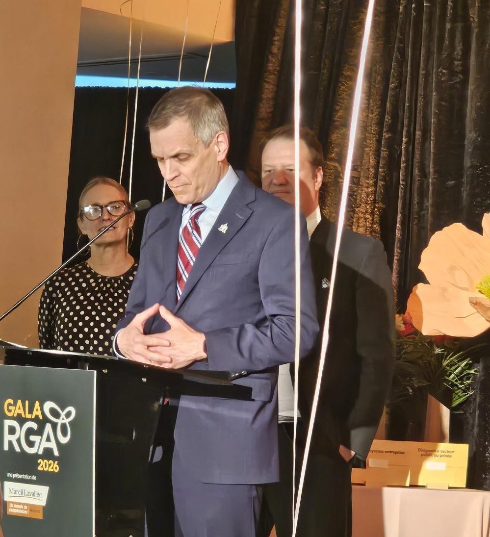 CollegeLaCite's tweet photo. Merci au maire d’Ottawa, @_MarkSutcliffe de soutenir le @RGAcapitale et de faire rayonner l’entrepreneuriat francophone dans la région. https://t.co/48HbnqdTMk