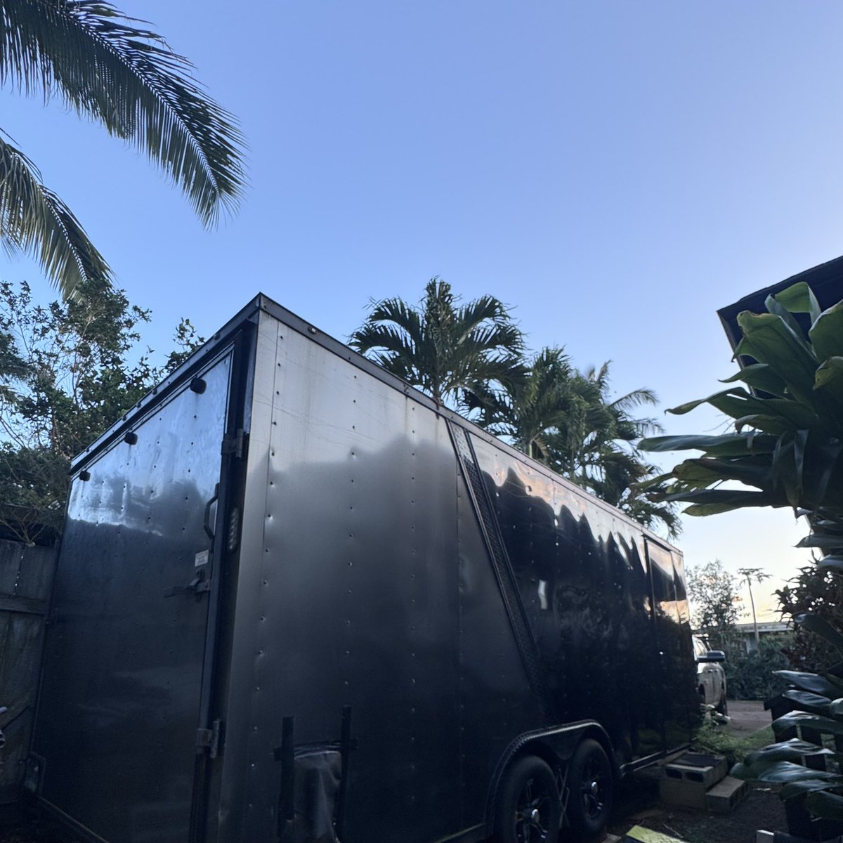 nakedwithadele's tweet photo. This is not an open studio.

It’s a working space on Kauai where pieces are made slowly, in small numbers.

Most work is released quietly to a small group of collectors.

If you’re here, you’ve found it early.

#artiststudio
#creativeprocess
#quietliving https://t.co/QNXE0TSsTV