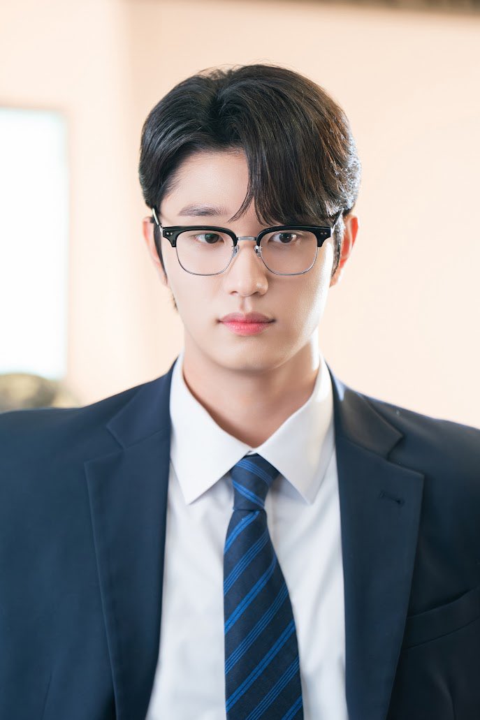 존재 tweet media