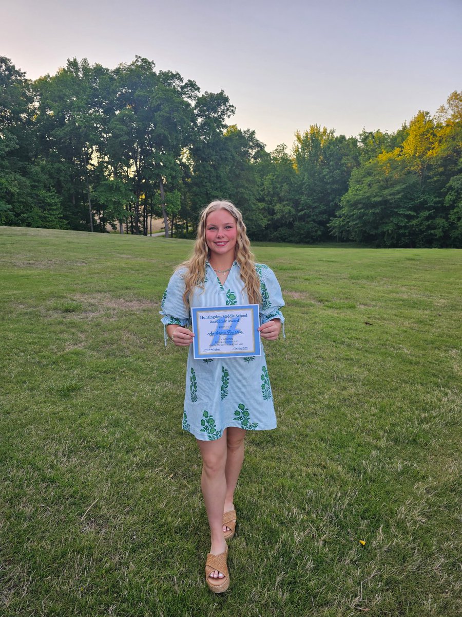 Andersonp_12's tweet image. I have had principal’s honor role all year, so I got to attend the academic banquet today! I also hit 77mph exit velo on front toss today to make it my new pr, and I guess I was hitting to hard so the cage snapped off the cable and broke😅 @FastpitchWire @los_stuff @TopPreps