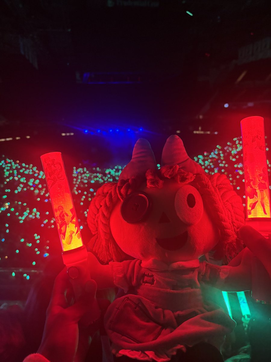 SparkyDoge's tweet photo. MIKU EXPO! https://t.co/Zt5R3hsNaY