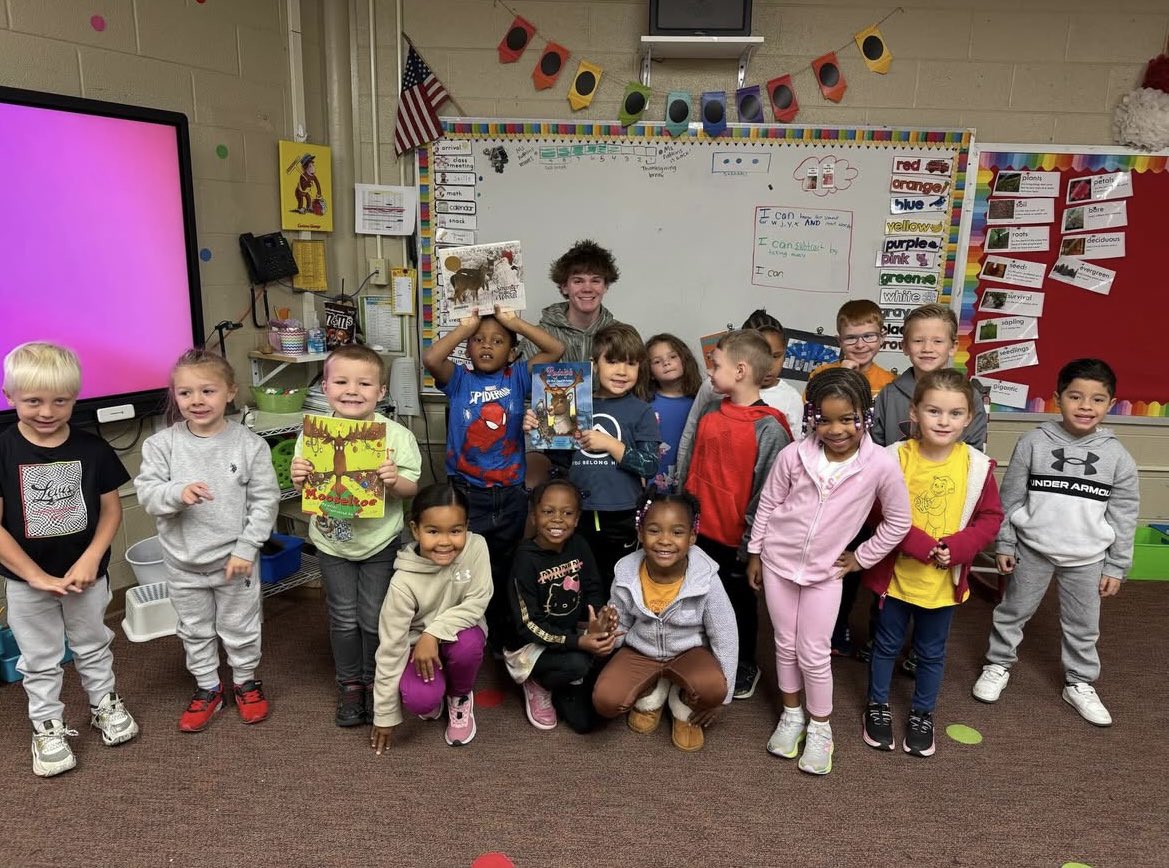 ElijahJLarson's tweet photo. Honored to serve and be a part of Beta Club this year! https://t.co/xT43Am7DTc