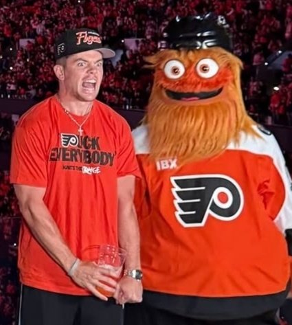 CrossingBroad's tweet photo. laughing at this 📸 from @Cole1Peterson https://t.co/0S21QdbOYB