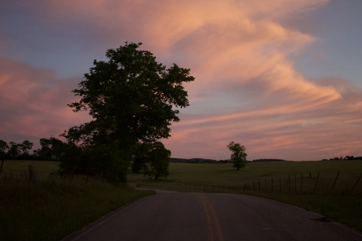 dreamland_usa's tweet photo. a little evening drive https://t.co/dzwAVrj8Bs