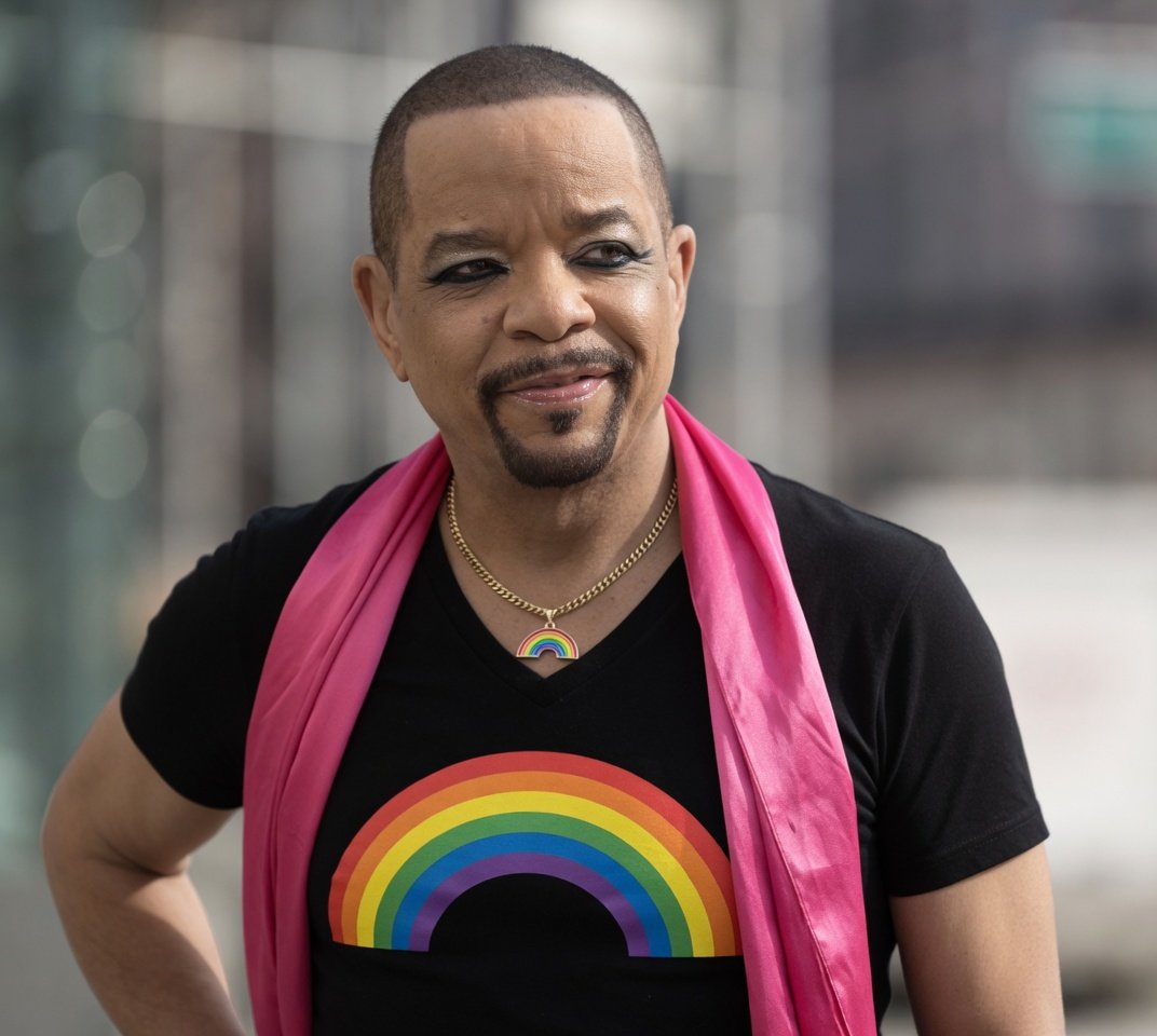 Tesla7771's tweet photo. ICE T-Bag 🤡 https://t.co/eXN49PPOhK