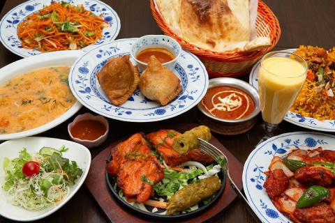 OsakaPoint's tweet photo. Osaka Pointが貯まる・使える‼️
新しいお店が仲間入り✨

インド・ネパール料理 カレーハット
https://t.co/2wlk0fYzd1
Osaka Metro 御堂筋線 中津駅 1号出口 徒歩約9分

注文を受けてから焼き上げるふっくら＆もちもちのナンと、コク深いバターチキンカレーやスパイシーなチキンティッカはリピーター続出の人気メニュー。チーズがとろけ出すチーズナンは、多くの口コミで絶賛される名物です。

※お店によってポイント利用・付与条件が異なります。