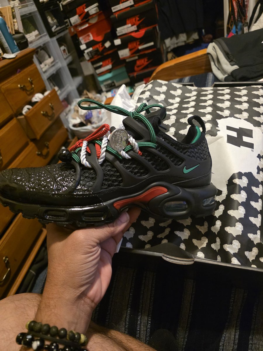 NVmeCV's tweet photo. After a few weeks, got em in hand and they look great. But now I need a size swap. 
#Homecoming https://t.co/djWOFSbMyD