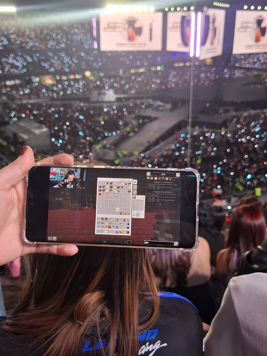 poniéndome al tanto con el qsmp mientras veo a bts