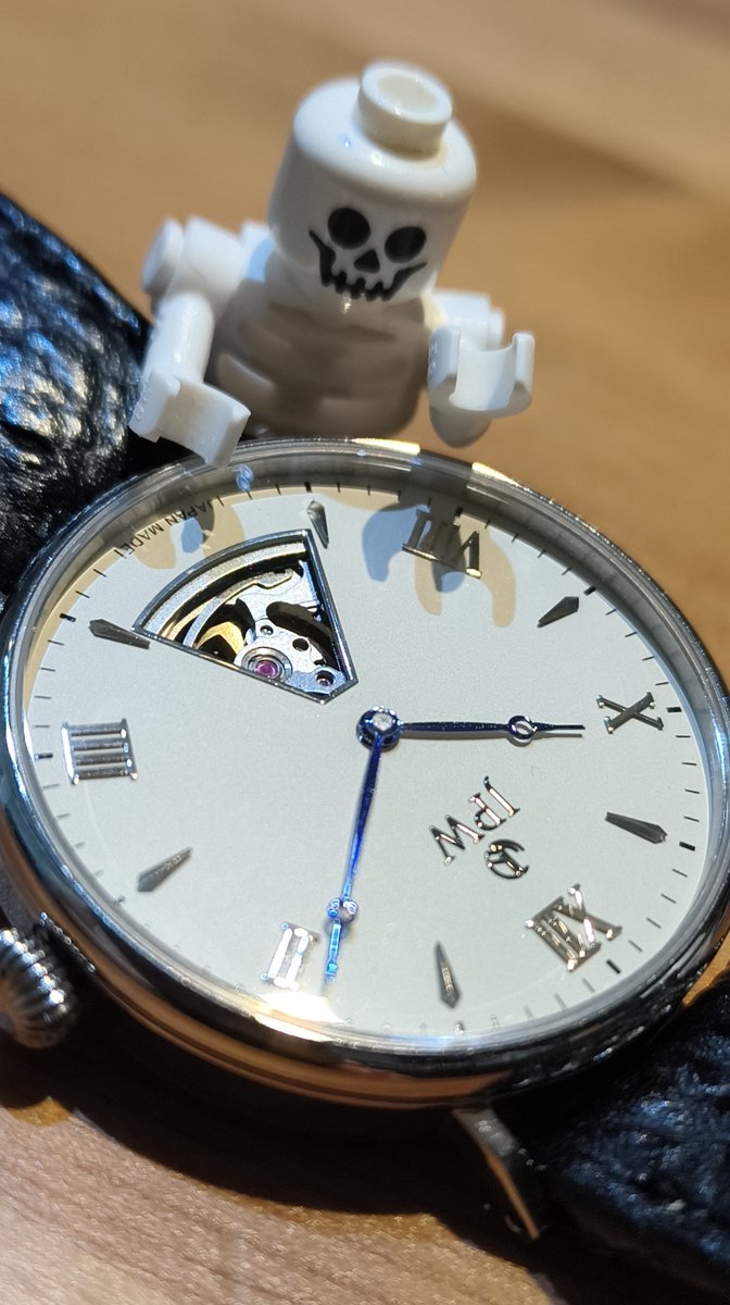 JPW_official's tweet photo. スケルトン ミーツ セミスケルトン💀
JPW【JP-001 -FUJI-】
🗻富士山モチーフのオープンハート
🦈気仙沼のシャークスキンベルト
⚙️薄型自動巻ムーブメント
#腕時計 #日本製 #japanesewatch #fujiyama https://t.co/FgcaGwOWwb