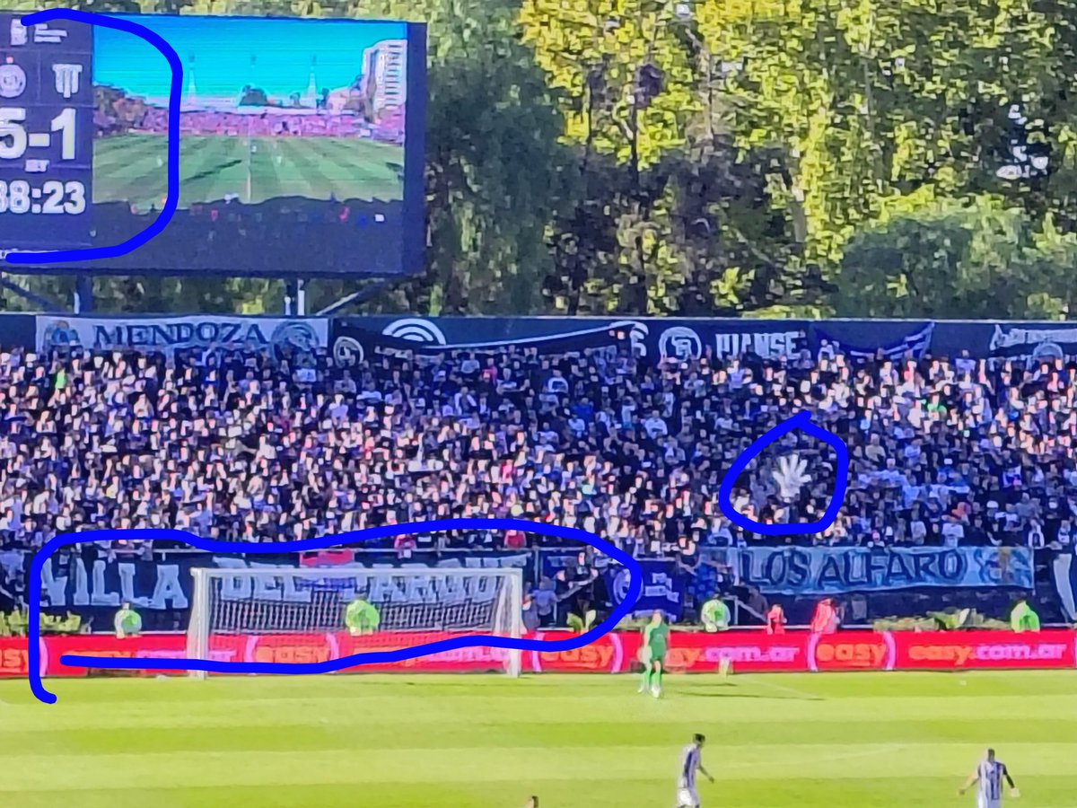 Bressan_Lucho's tweet photo. Que emocionante fue ver desde la Salvador Iúdica el resultado en la pantalla, el trapo del barrio, y esa histórica mano que hace varios años los mandó al descenso, y en esta ocasión hizo referencia a la goleada que nunca vas a olvidar 🤣
Cine en la catedral 🚬 https://t.co/yDiLPtcXqM