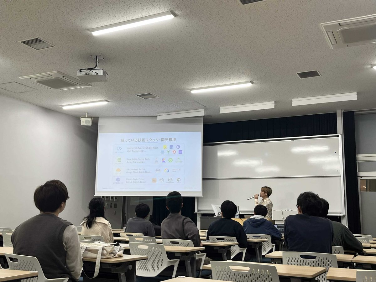 Qpic_Official's tweet photo. 先日(4/27)はGMOインターネット株式会社様にお越しいただき企業説明会を行っていただきました🍀
企業の概要やキャリアについて説明していただき、また質疑応答なども活発に行われ、とても学びの多い会となりました！
GMOインターネット株式会社様、本当にありがとうございました！ https://t.co/pE5sgA0kNl