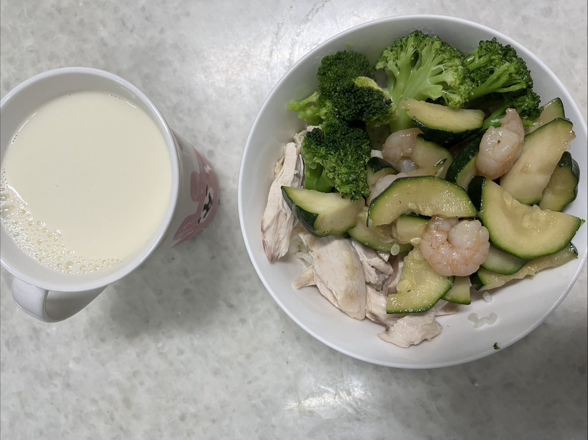 我是無情的進食機器人。 https://t.co/MC0lK0YpdT