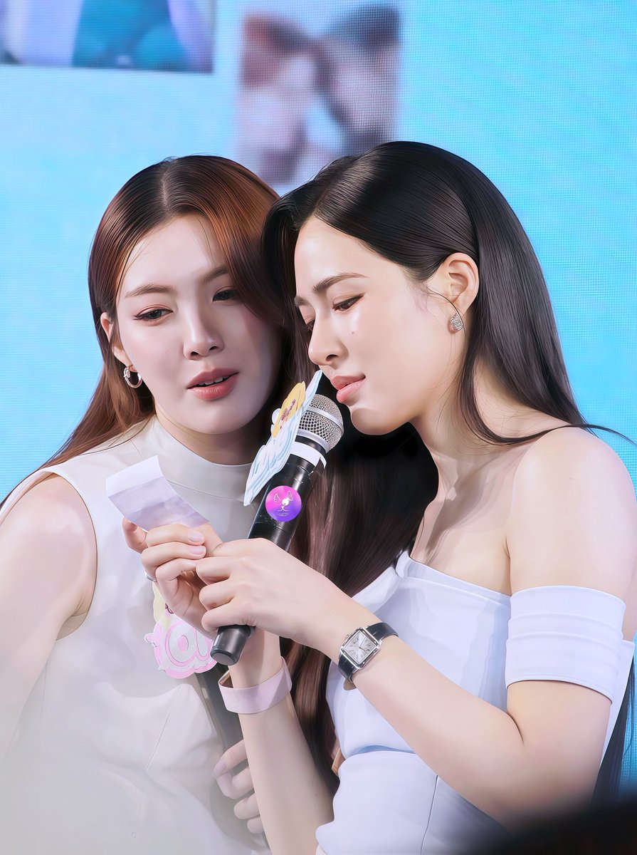 LingOrm_BH's tweet photo. ตั้งใจอ่านคำถามกันมาก เอ็นดูอ่า 🥰

LINGORM BA MEGA WECARE
#CareMitmentWithLingOrm
#หลิงออม 
#LingOrm https://t.co/c0zsSJ45Eq