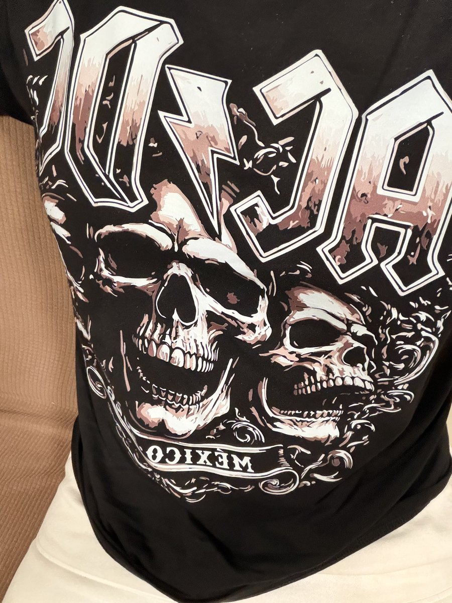 vidarcrx's tweet photo. Playerita que me acaban de regalar AC DC 10/10 https://t.co/LrjWNbcFfX