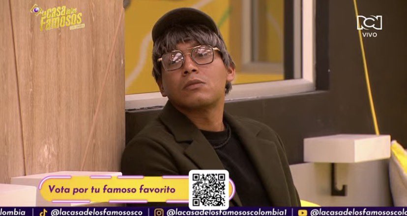 Yo no sé si es normal llamar “novia” a la mujer con la que uno tiene un hogar montado y que tienen un hijo en común 
#lacasadelosfamososcol3