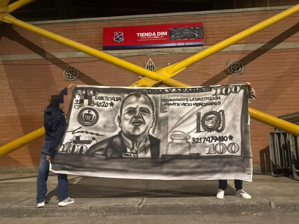 🇨🇴🇧🇷 Bandera contra Raúl Giraldo por parte de la gente de Independiente Medellín