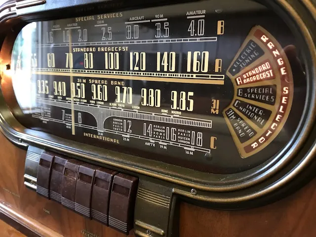 RCA Victor Model 19K floor radio from around 1940, with it's unique dial..