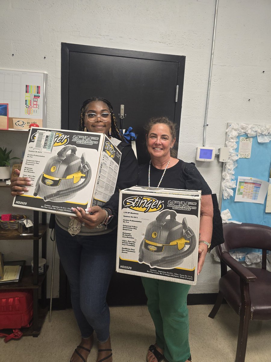 AlexanderEle900's tweet photo. 📣Another Shout Out to WB Vintage Designs, &amp; The Home Depot for providing prizes for our teachers today. We'd give them the world if wr could! 🌏 They deserve it!💙🤍 @JMCSchools @suptking https://t.co/mYcakrx3S5