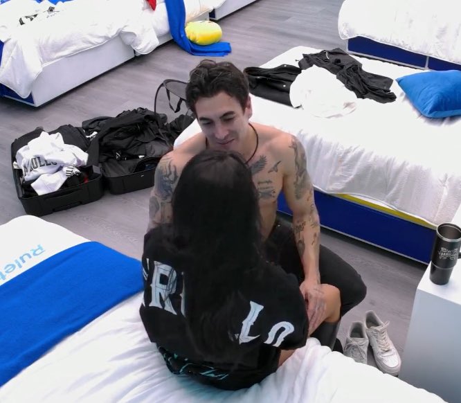 delysssn's tweet photo. JAJAJAJA ese amor que se tienen  #LaMansionVip #LaMansiónVip https://t.co/R0kUrSIoVa