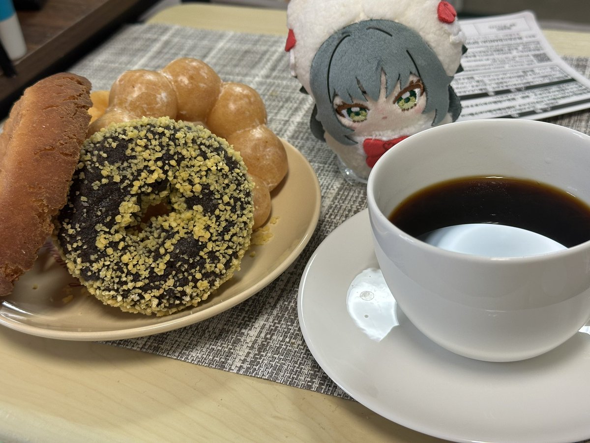 連休最終日はドーナツを買ってきて、おうちカフェして明日に備える☕️🍩