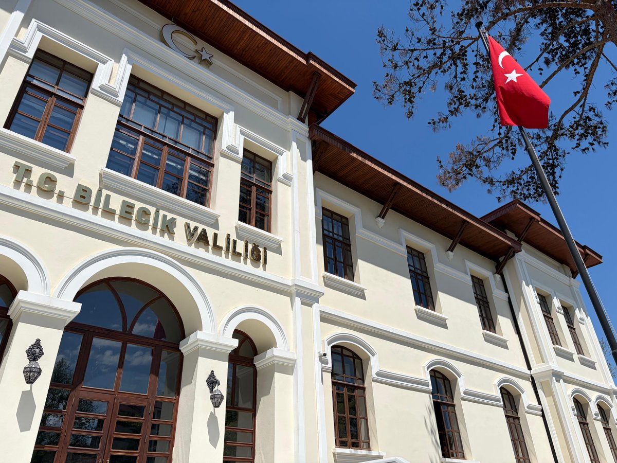 TCBEBKA's tweet photo. 📢 Yatırım Destek Ofislerimiz Yeni Yerlerinde

BEBKA Eskişehir Yatırım Destek Ofisi ve Bilecik Yatırım Destek Ofisi yeni adreslerinde hizmet vermeye devam ediyor.

📍 Eskişehir Yatırım Destek Ofisi
ETO, 71 Evler, Çevre Yolu No:114 Kat:1, 26100 Odunpazarı / Eskişehir

📍 Bilecik Yatırım Destek Ofisi
Cumhuriyet Mahallesi, Cumhuriyet Caddesi, No:25, Bilecik Valiliği Tarihi Binası Merkez/Bilecik

 Yatırım süreçlerine yönelik danışmanlık, teşvik ve destek mekanizmaları hakkında bilgi almak için yatırım destek ofislerimizi ziyaret edebilirsiniz. 

@TCSanayi @KalkinmaAjansGM @InvestinBilecik @EskisehirYdo
