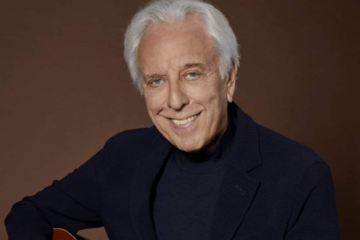 mariobianchi18's tweet photo. L'#8maggio 1948 è nato #MarioLavezzi. Noto produttore, cantautore e compositore a partire da Il primo giorno di primavera del 1969. Nel 1963 fondò il gruppo I trappers (c'era T. Teocoli) poi fece parte dei Camaleonti. Ha prodotto la Vanoni ed ha scritto anche per Dalla e Morandi. https://t.co/MnRK6N9toe
