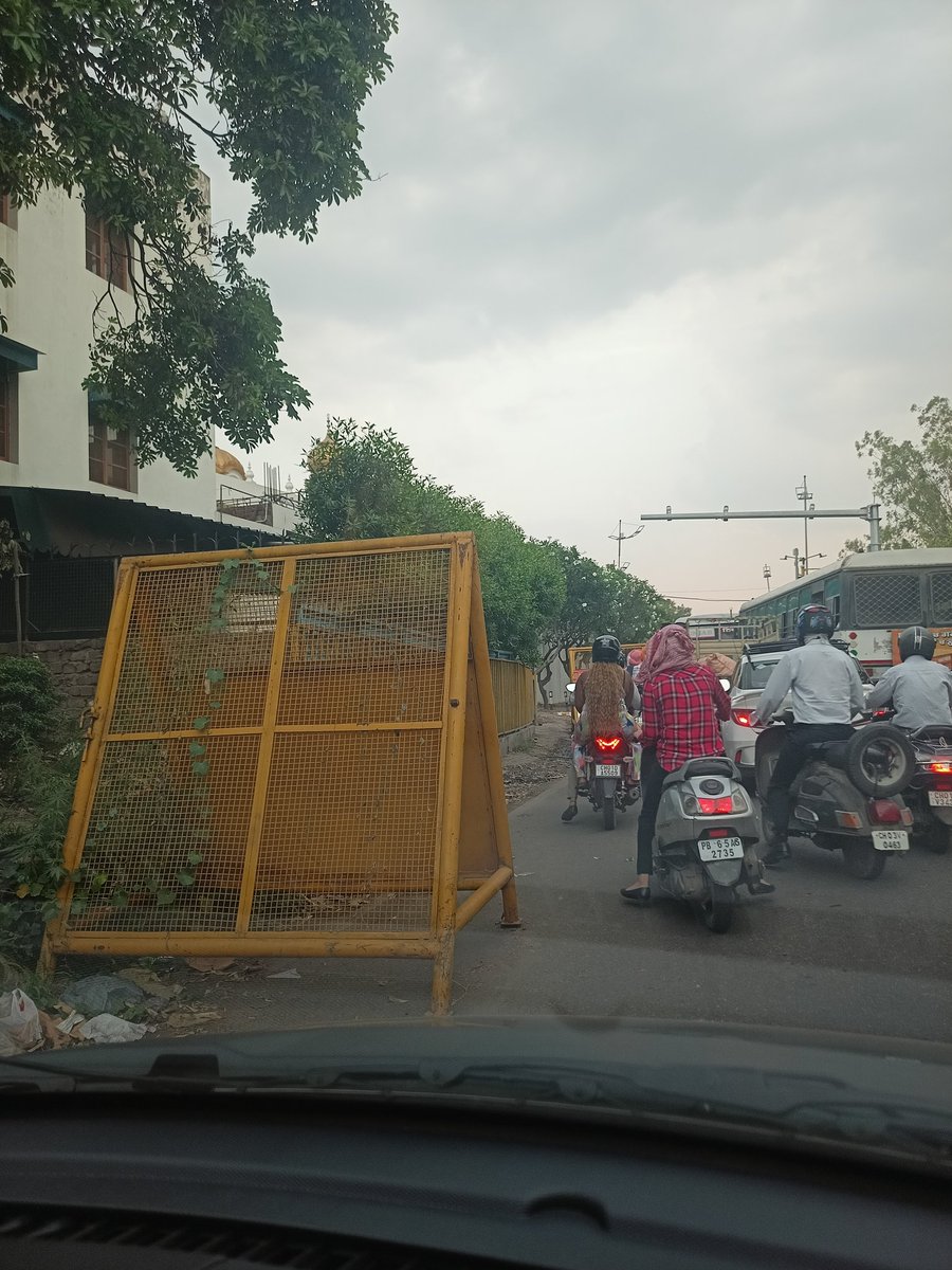 Rhyacharya's tweet photo. Been going towards Mohali’s Max Hospital for the last 2 days and what I witnessed is beyond frustrating.... Let’s put this on the table...

The so called Punjab Police naka near the Chandigarh-Mohali border has turned into a complete traffic nightmare. Around 6-7 huge barricades have been placed in zig zag fashion forcing every vehicle coming from Chandigarh towards Mohali/Kharar to crawl at snail’s pace.... Buses, ambulances, daily commuters everyone stuck for no reason while cops were busy on phone calls instead of actually checking vehicles... This isn’t just an inconvenience, this is an absolute mismanagement...

The biggest issue? A hospital sits RIGHT next to this naka... Anyone coming from Chandigarh to Max Hospital first has to survive the endless jam, then take a U-turn because the road has been blocked in such a bizarre manner... And at the U-turn point? Traffic lights not working, zero traffic police to manage movement, chaos everywhere.. 

Imagine someone rushing in an emergency... Minutes matter there... But here people are left trapped in traffic because authorities thought putting giant barriers on a road was “management”...

Even pedestrians aren’t safe... I personally struggled crossing the road from Max Hospital towards the Gurudwara opposite it because vehicles were speeding aggressively from all sides... If a healthy adult finds it difficult what about elderly patients, attendants or someone in distress?

And when questioned, the officers deployed there casually replied “Hum toh bahar se laaye gaye hain, seniors se baat karo,” while the senior officers themselves stood busy on calls in the middle of the road as commuters suffered...

Who approved such reckless planning outside a sensitive zone like a hospital? This naka looks more like a showpiece than actual policing... Authorities need to wake up... 

#Mohali #Chandigarh #Punjab #Punjabpolice @PunjabPoliceInd @DGPPunjabPolice @Gulab_kataria @BhagwantMann @sasnagarpolice @NS_Mahal @dcmohali