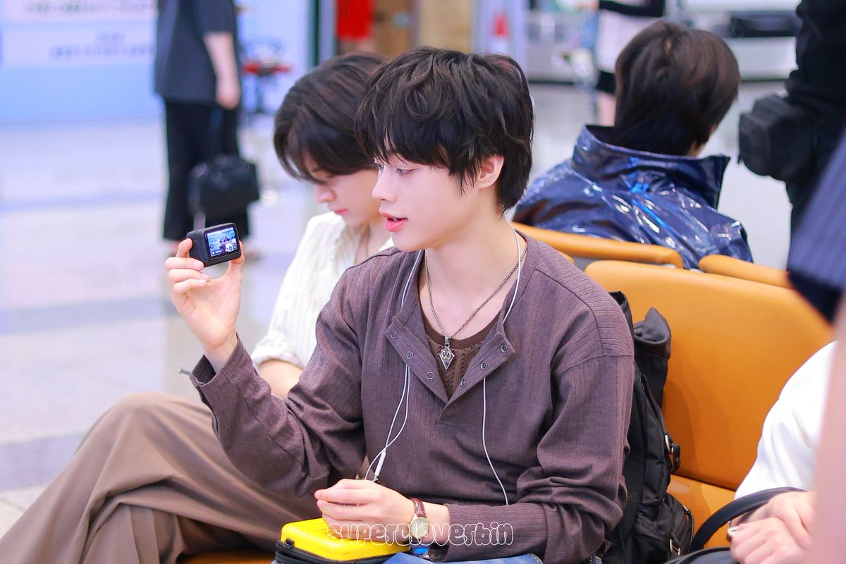 SuperCloverBin tweet media