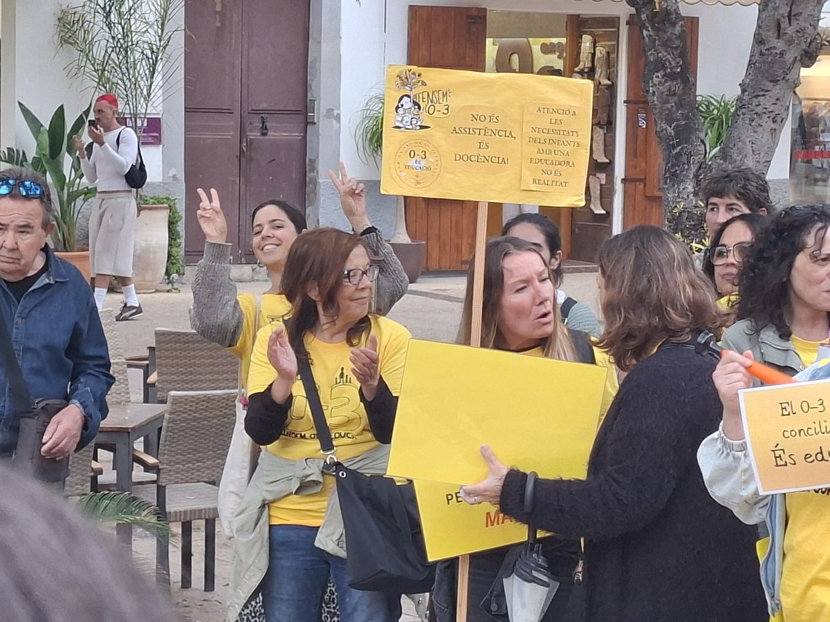 sindicatSTEI's tweet photo. 👏Moltes gràcies a les persones que van donar suport a la vaga i a les concentracions a les tres illes pel 0-3 en una jornada estatal històrica. Perquè educar és també cuidar. Perquè el cicle 0-3 és essencial ✊ https://t.co/4ricB2qlIO