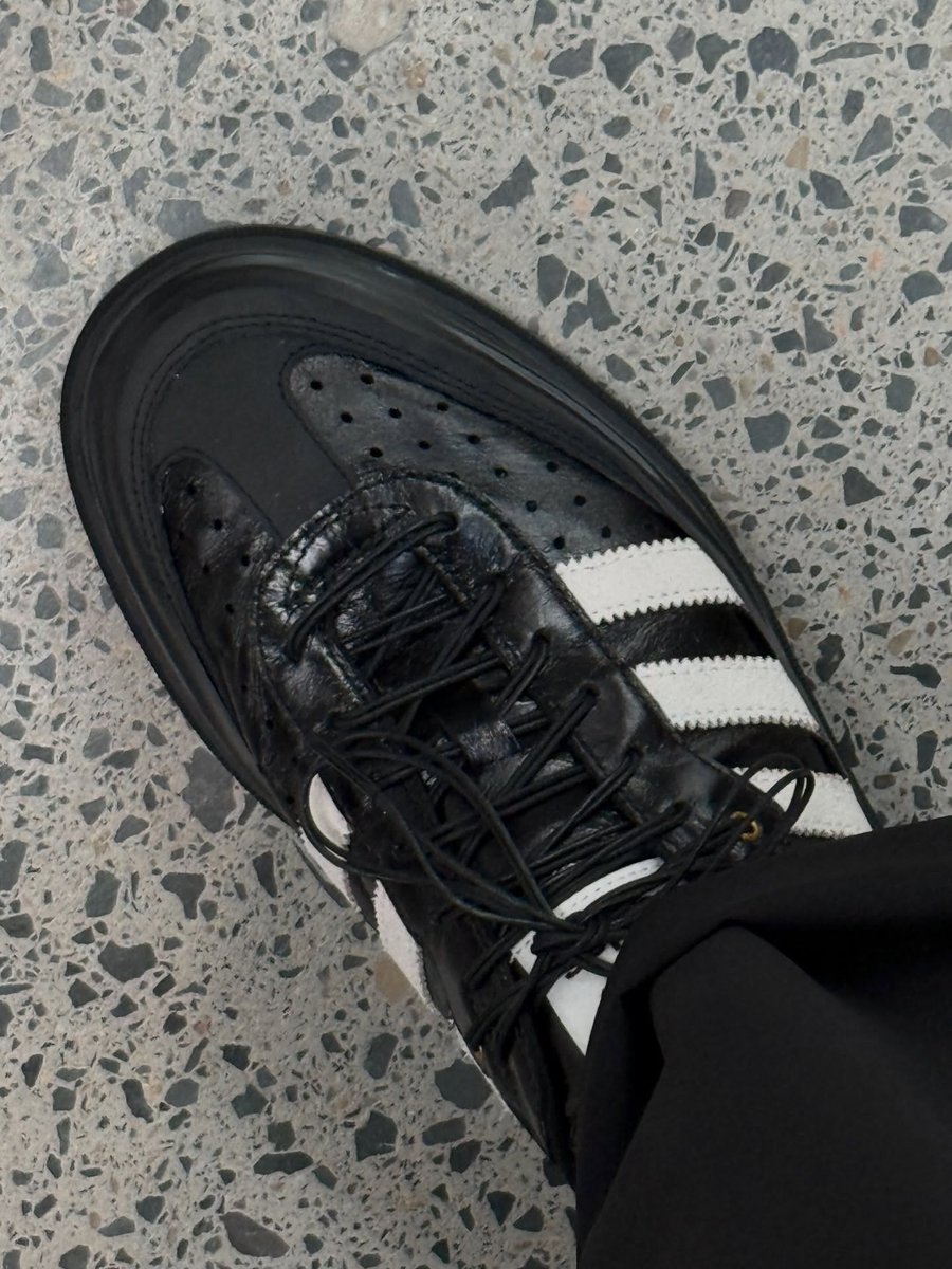 JustFreshKicks tweet media