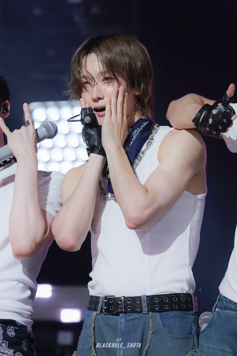 눈໒꒱ tweet media