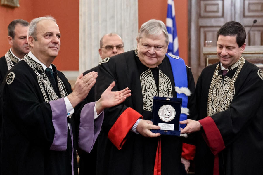 Εβάνγκελος Νταμπλντορ, από την ταινία Χάρι Πότερ και το Στικάκι της Λαγκάρντ