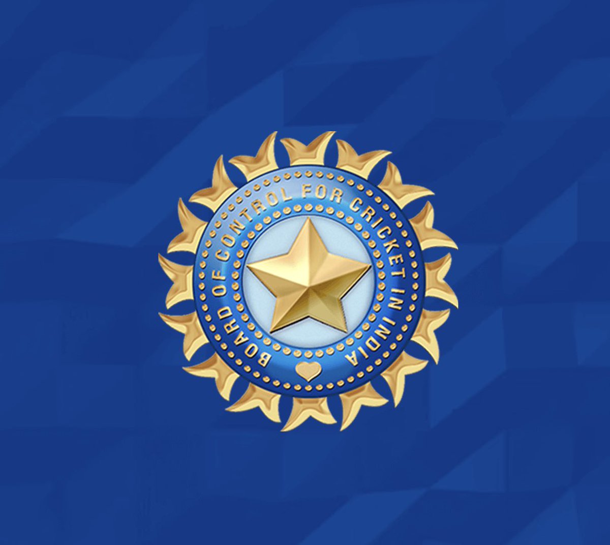 LUCK7773 tweet media