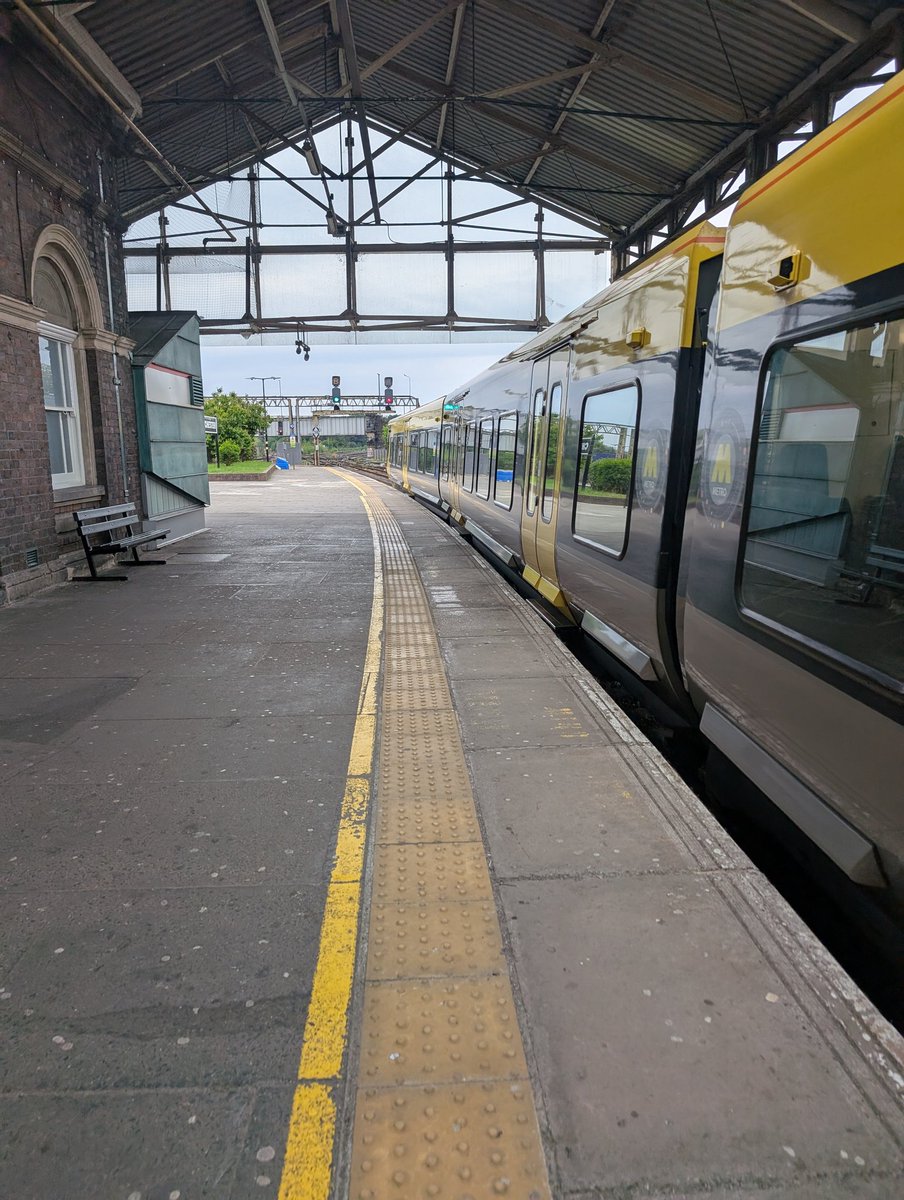 MerseyrailWirralLine tweet media