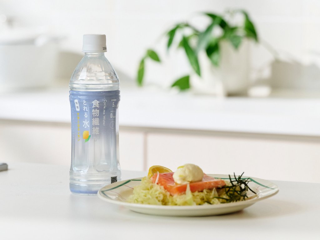 CyclemeOfficial's tweet photo. 長谷川あかりさん × 食物繊維がとれる水の
ペアリングレシピが公開！👀

サーモンとキャベツのハーブ蒸し🍃
不足しがちな食物繊維を、
お料理とお水でチャージ。

味の組み合わせも抜群です✨
ぜひお試しください☺️ https://t.co/ZRx1SxAqal