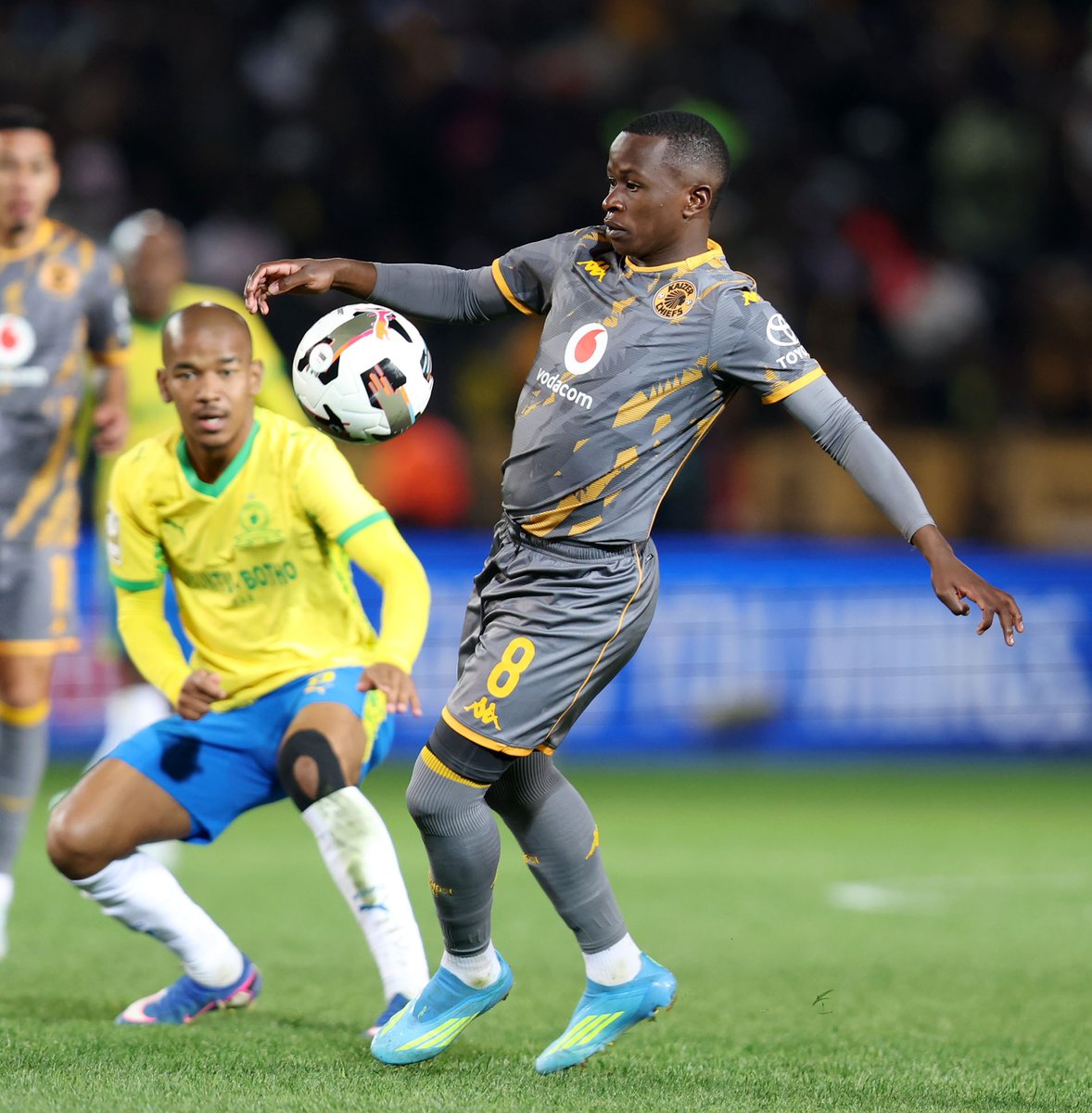iDiskiTimes's tweet photo. 𝗦𝗨𝗦𝗣𝗘𝗡𝗦𝗜𝗢𝗡 𝗕𝗟𝗢𝗪❌

Hard-tackling Kaizer Chiefs midfielder Siphesihle Ndlovu will sit out their upcoming Betway Premiership clash against Sekhukhune United through suspension.

https://t.co/kmjtVSGGUO https://t.co/vMfBZzZebF