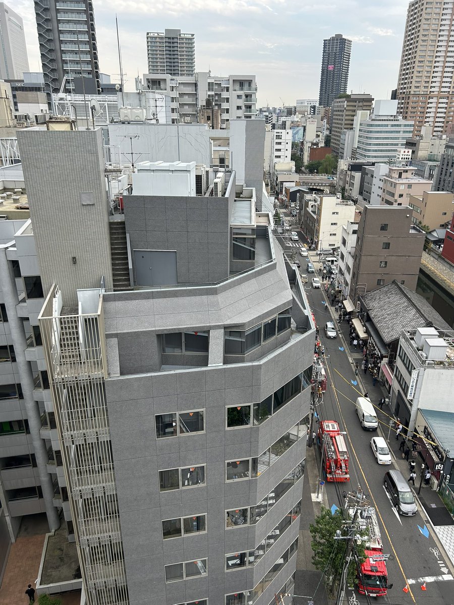 今名古屋の国際センター近くのオフィスに出勤してるんだけど、横の横のビルで火災ぽい...  放水はしてたけど、火は見えなかった

にしても消防車とサイレン音が半端ない😨