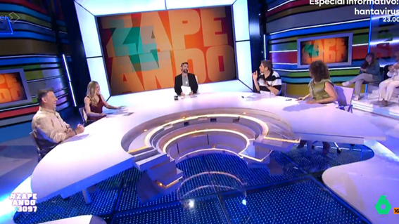 atresmediacom's tweet photo. #Audiencias I

👏 @zapeandola6 sigue FUERTE y anota su MEJOR jueves de la temporada con un 6,4% de cuota

📺 Consigue 545.000 seguidores de media y más de 1,4 M de espectadores únicos

🏆 Líder absoluto en Target Comercial (11,7%) y entre todos los públicos de 25 a 54 años https://t.co/MLPHdl8AlG