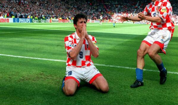 90s Football tweet media