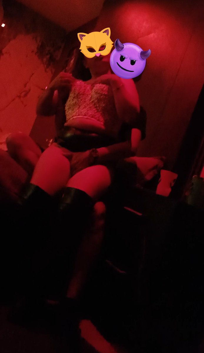 ElostiasXD's tweet photo. Solamente fui a servirme una bebida y mi Amigo ya tenía así a mi Esposa uff
¿Se estará propasando? 🥵
#EsposaPutísima https://t.co/AuAuPSaeIw