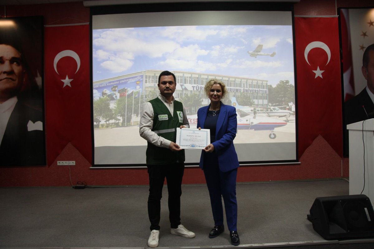 THKUniversitesi's tweet photo. “Bağımlılıkla Mücadele Eğitimi ve YEDAM Tanıtımı” konferansı üniversitemizde gerçekleştirildi.

Yeşilay Danışmanlık Merkezi Klinik Psikoloğu Musa Akyol tarafından verilen konferansta; bağımlılıkla mücadelede farkındalık oluşturmanın, bilinçlenmenin ve doğru destek kanallarına ulaşmanın önemi ele alındı. Katılımcılar, YEDAM’ın sunduğu danışmanlık hizmetleri hakkında da bilgilendirildi.

Etkinliğimize katılımlarıyla destek veren Sayın Rektör Yardımcımıza, değerli akademisyenlerimize, öğrencilerimize ve tüm katılımcılarımıza teşekkür ederiz.