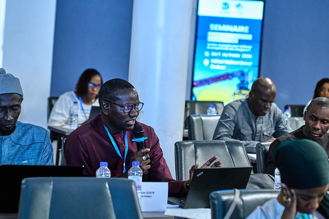 CosecSn's tweet photo. Le COSEC organise, du 7 au 9 mai 2026 via le programme PROFORM, un séminaire sur les règles du commerce international et les stratégies de compétitivité des chargeurs.
Objectif : renforcer les capacités des chargeurs sur les INCOTERMS, la sécurisation des contrats international. https://t.co/2075ML4rWa