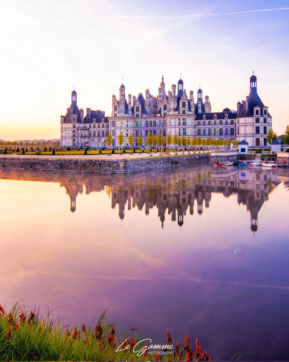 La_Gomme's tweet photo. #Chambord se réveille avant le monde... et offre ce miracle à ceux qui osent se lever tôt. 🌅 https://t.co/K6RKYGLTAD