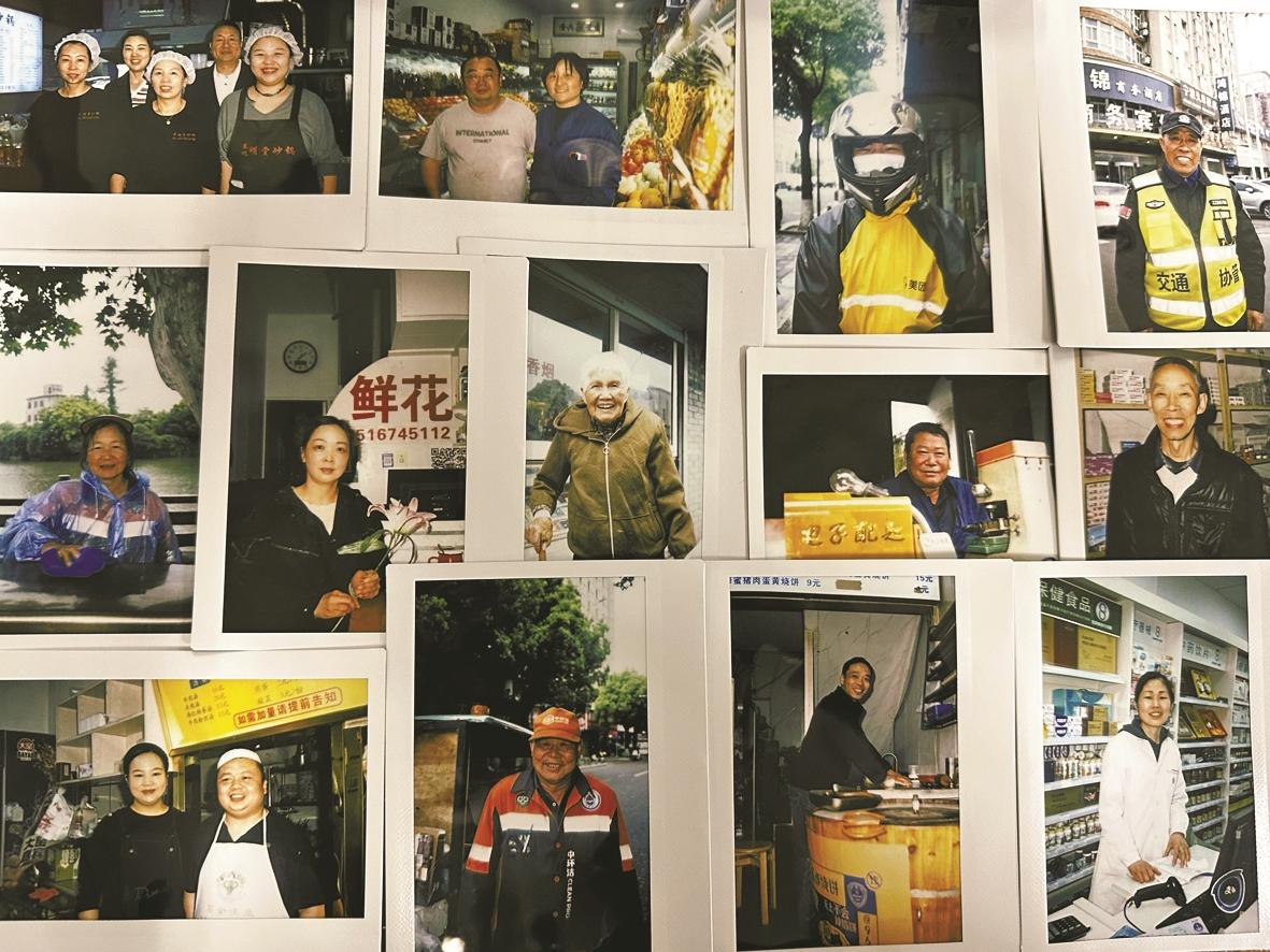 For World Smile Day, photographer Cheng Wenhan spent a month walking through a Ningbo community with a Polaroid camera, capturing everyday moments and turning them into a photo exhibition filled with warmth.
