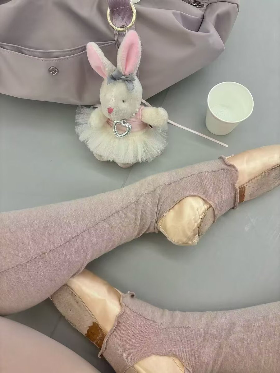 manm45's tweet photo. 依旧是藏货，之前加的舞蹈爱好者啊！只能说是顶美了！之前开玩笑说买她的袜子，她同意了。看看最近有没有兄弟支持支持我，助我拿下她的袜子！
#舞蹈生闲置 #原味 https://t.co/Ze5WVN81bc