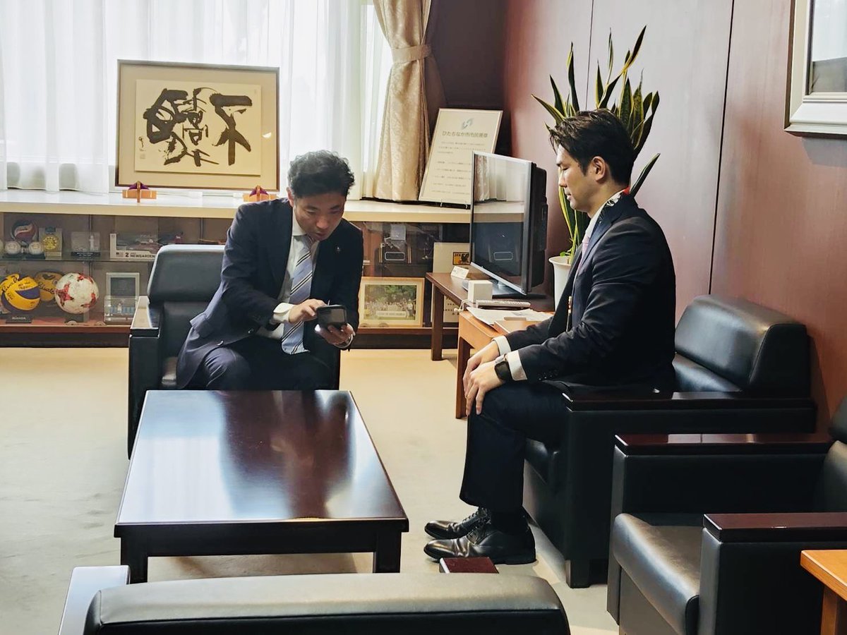 ブラジリアン柔術の世界大会で世界一に輝いた藤田翔平選手が表敬訪問してくださいました。

外国人選手にも引けをとらないパワーと技術はもちろんですが、謙虚で誠実な姿勢が素晴らしい選手です。

益々のご活躍を期待申し上げます。

#大谷明 #ひたちなか市長 #ひたちなか市 #ブラジリアン柔術